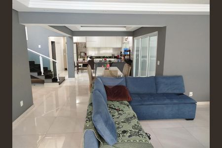 5_photo/94cf06fd53.1987c265c069de70-ATLAS-63192ab1-3c9b-4e9d-aecd-c167a317bbb4.jpg de casa à venda com 2 quartos, 270m² em Chácara Roselândia, Cotia