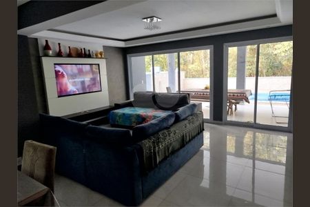 4_photo/94cf06fd53.1987c265c069de70-ATLAS-73eb59ea-4d89-4dc0-98d8-5bab101d4543.jpg de casa à venda com 2 quartos, 270m² em Chácara Roselândia, Cotia