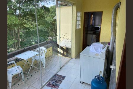 5_photo/94cf072f0d.527d2e055a247cfd-ATLAS-44e623e0-c56a-4dc4-8a21-3236d0e228d5.jpg de casa de condomínio à venda com 3 quartos, 203m² em Granja Caiapia, Cotia