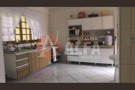 4_photo/94cf075391.ceff8192393c33de-ATLAS-1cfacb6c-274d-4c50-a3af-64b09fc1879d.jpg de casa à venda com 4 quartos, 180m² em Jardim Rosalina, Cotia