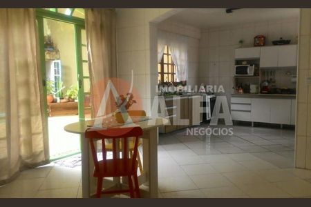 5_photo/94cf075391.ceff8192393c33de-ATLAS-bfd0fdb2-38d3-4dbe-987b-9a7c570c4fe5.jpg de casa à venda com 4 quartos, 180m² em Jardim Rosalina, Cotia