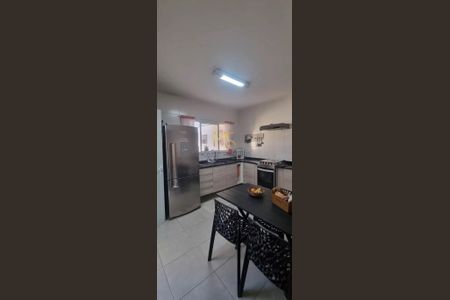 8_photo/94cf075391.e83e687cd638d437-ATLAS-6989f37d-d635-4e7b-b985-d86d75a11f27.jpg de casa à venda com 3 quartos, 200m² em Jardim Maria Tereza, Cotia