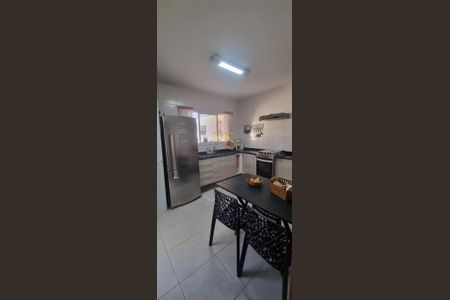 2_photo/94cf075391.e83e687cd638d437-ATLAS-a02795ed-9bef-441a-9c5a-e8b0dc836984.jpg de casa à venda com 3 quartos, 200m² em Jardim Maria Tereza, Cotia