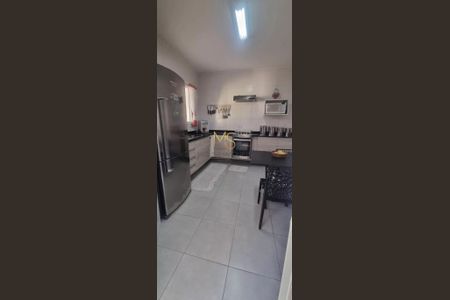 2_photo/94cf075391.e83e687cd638d437-ATLAS-e9985247-eec7-4dfe-8cde-06343c3e6f4b.jpg de casa à venda com 3 quartos, 200m² em Jardim Maria Tereza, Cotia