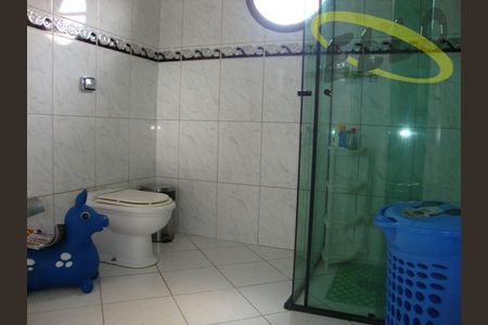 4_photo/94cf075495.912bb953107d94de-ATLAS-320c29a4-c4ca-44d5-a067-e1fe5a4dfef8.jpg de casa à venda com 5 quartos, 277m² em Jardim Rosalina, Cotia