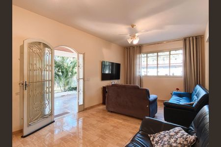 5_photo/94cf075fd9.4a7708b419391496-ATLAS-af9dd3af-37e5-48dd-97eb-cabbc7a8e4dd.jpg de casa à venda com 3 quartos, 396m² em Vila Monte Serrat, Cotia