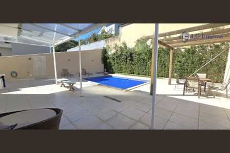 5_photo/94cf07614d.08afe9e7eafb73ae-ATLAS-e72177bf-55a7-40a4-9c44-ea866d8000a4.jpg de casa de condomínio à venda com 4 quartos, 321m² em Centro, Cotia