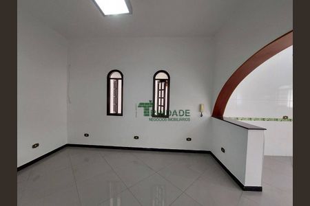 5_photo/94cf07630d.f14d7a494a64fc38-ATLAS-e6086cb9-b8a5-4faa-8143-2f5befa47ab5.jpg de casa à venda com 4 quartos, 205m² em Centro, Cotia