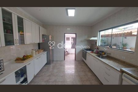 7_photo/94cf0765c1.589f6a8946056ecb-ATLAS-12f38576-9a48-4e12-aa09-4ca47eb2dc1d.jpg de casa à venda com 3 quartos, 300m² em Centro, Cotia