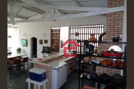 4_photo/94cf076e03.2d0f88dd1dddff54-ATLAS-d5f2c3be-978e-4059-9b32-def65042bfbf.jpg de casa à venda com 4 quartos, 350m² em Jardim Adelina, Cotia