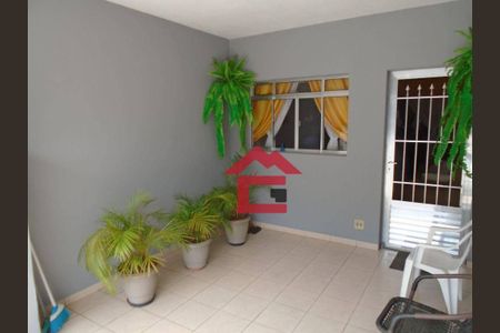 4_photo/94cf077b0f.ae51fdf35dd2c9d6-ATLAS-3b7eeebd-4a31-4e36-9cb8-60c5e33bdb68.jpg de casa à venda com 3 quartos, 170m² em Jardim Leonor, Cotia