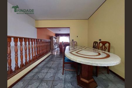 10_photo/94cf077b97.821bca6a381fcd78-ATLAS-6dcfc410-31b4-4fcd-8a6b-548d9e1a7c0f.jpg de casa à venda com 3 quartos, 212m² em Jardim Leonor, Cotia