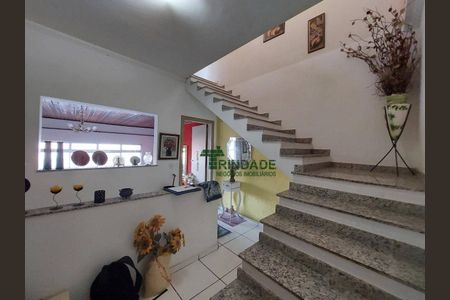 2_photo/94cf077c5f.b530766e35808669-ATLAS-cb4922fc-022b-4f55-842e-ec14e7fb2ece.jpg de casa à venda com 5 quartos, 200m² em Jardim Leonor, Cotia