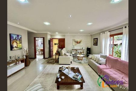 10_photo/94cf0785a3.88dcffa138285222-ATLAS-5fce458f-e2b5-44fe-ae4a-83de1bac3a4e.jpg de casa à venda com 3 quartos, 280m² em Centro, Cotia