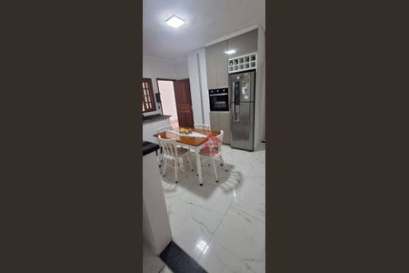 2_photo/94cf0785e7.b24a59dfe16413ee-ATLAS-18aba384-5beb-4dcb-8a19-ff5e0616287e.jpg de casa à venda com 2 quartos, 239m² em Outeiro de Passárgada, Cotia