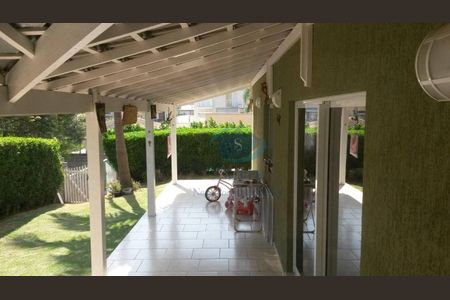 5_photo/94cf0992a7.470e3b4ecc8ee2ef-ATLAS-e018ad43-dbd1-4e32-a34d-229464643db8.jpg de casa à venda com 3 quartos, 278m² em Chácara Remanso (Caucaia do Alto), Cotia