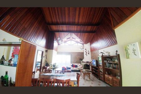5_photo/94cf09e37f.7d44486df2fbe63f-ATLAS-cfad6500-9a2e-4d42-9ca1-440c0f5c5c68.jpg de casa à venda com 3 quartos, 405m² em Água Espraiada, Cotia