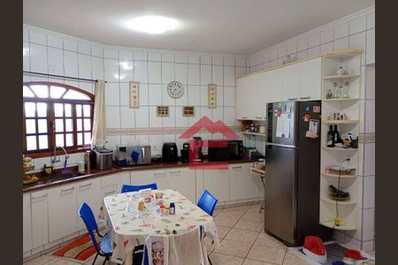 17_photo/94cf09f3c5.b8c4f165c1f119ea-ATLAS-f4973968-5e54-4a03-bbeb-82977bccee67.jpg de casa à venda com 3 quartos, 368m² em Chácara Tropical (Caucaia do Alto), Cotia