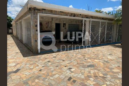 17_photo/94cf0a1d9d.eb4747a7722cd593-ATLAS-81d17bb7-ba19-4b6a-aaad-c11ca3afc615.jpg de casa à venda com 3 quartos, 400m² em Água Espraiada, Cotia