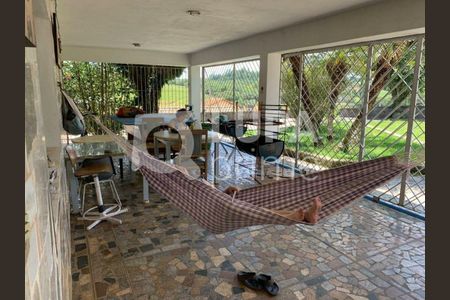 7_photo/94cf0a1d9d.eb4747a7722cd593-ATLAS-eaf2296e-9ba6-403b-8e0d-fc28067ed40b.jpg de casa à venda com 3 quartos, 400m² em Água Espraiada, Cotia