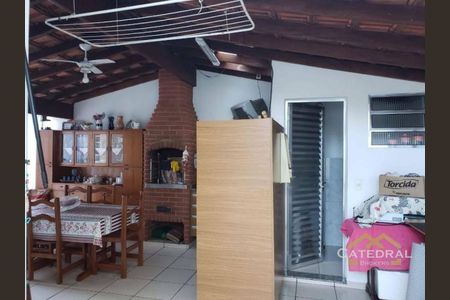 8_photo/94cf20dc07.9fde2b1beaf38236-ATLAS-c01a6bc9-be33-4b10-a51e-723180bf5397.jpg de casa à venda com 3 quartos, 180m² em Jardim do Lago, Jundiaí