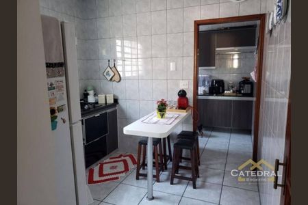 4_photo/94cf20dc07.9fde2b1beaf38236-ATLAS-c9e2dc35-4104-45ed-b9fc-8a384ab8ddc9.jpg de casa à venda com 3 quartos, 180m² em Jardim do Lago, Jundiaí