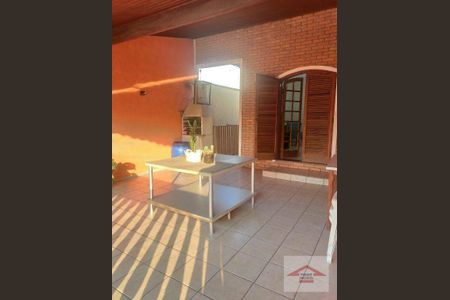 1_photo/94cf21421f.db20ad0f7650a763-ATLAS-0dce9e65-342a-403b-9b9a-6bf77da0b809.jpg de casa à venda com 3 quartos, 187m² em Jardim Copacabana, Jundiaí
