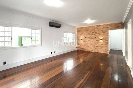 8_photo/94cf2431b1.4d21696e34f451c0-ATLAS-c8a48112-10ad-4262-9e5e-ab3f812735f2.jpg de casa para alugar com 3 quartos, 420m² em Jardim das Samambaias, Jundiaí