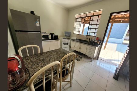 7_photo/94cf25c7b5.f14d7a494a64fc38-ATLAS-76b91c87-5151-49d7-98de-c1f6fae370be.jpg de casa à venda com 3 quartos, 204m² em Vila Nova Esperia, Jundiaí
