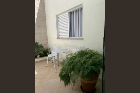 2_photo/94cf25c8df.96458e673c4e6a1a-ATLAS-c2b416b0-8eb2-49d1-afec-e923f4816b29.jpg de casa à venda com 3 quartos, 225m² em Vila Nova Esperia, Jundiaí