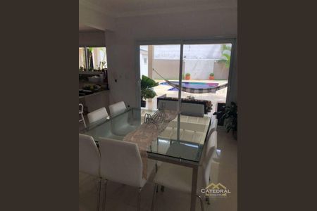 4_photo/94cf25fb85.9fde2b1beaf38236-ATLAS-b25b05c2-c3e9-4449-861c-39ea78b1c5bc.jpg de casa de condomínio à venda com 3 quartos, 360m² em Loteamento Portal do Paraiso, Jundiaí