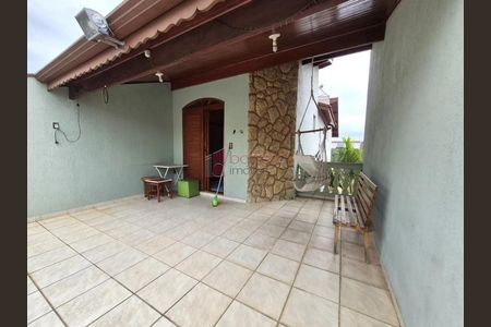 3_photo/94cf265b1b.561dcad3d0cedf12-ATLAS-1f835e7c-8d32-4305-a572-c1552801cc71.jpg de casa à venda com 3 quartos, 218m² em Jardim Tarumã, Jundiaí