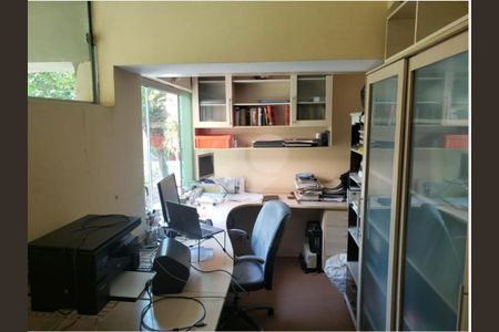 10_photo/94cf269da1.fbcd7a2e7ac63d93-ATLAS-b837df1b-3b2c-4654-81b1-f06b6f8dbdbe.jpg de casa à venda com 3 quartos, 410m² em Jardim Ana Maria, Jundiaí