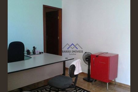 4_photo/94cf269e63.527d2e055a247cfd-ATLAS-66f2afee-8e57-42bc-a9a5-a1cd422e830f.jpg de casa à venda com 3 quartos, 219m² em Jardim da Serra, Jundiaí