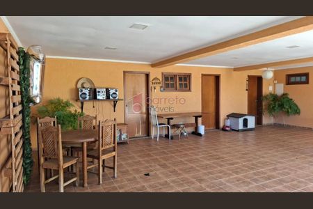 2_photo/94cf26a1c5.51cc70ea1b948618-ATLAS-96f4086a-a2ef-4c40-a2f5-8ceca2db83e9.jpg de casa à venda com 4 quartos, 436m² em Anhangabaú, Jundiaí