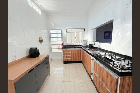 2_photo/94cf26ff2f.bb2cfda027800a9a-ATLAS-d71e5e66-5ff2-42fa-b38a-f1f0fd7ee8c4.jpg de casa à venda com 3 quartos, 180m² em Jardim Tarumã, Jundiaí