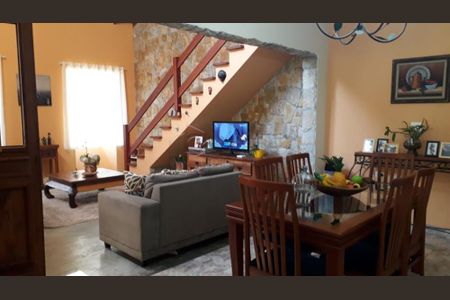 4_photo/94cf276deb.e31a495c18706ffc-ATLAS-8b0434cc-ee40-474d-840e-41e4e9c6ea27.jpg de casa à venda com 3 quartos, 250m² em Ivoturucaia, Jundiaí