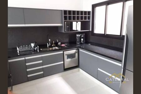 11_photo/94cf27b2cf.9fde2b1beaf38236-ATLAS-3564f6fa-e338-45e7-8842-8fa464ce0df3.jpg de casa de condomínio à venda com 3 quartos, 300m² em Vale Azul, Jundiaí