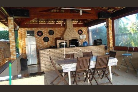 5_photo/94cfa687e5.0dba02f6e03a3679-ATLAS-b63778cf-62d5-4b14-aa6b-26d3ae81e52f.jpg de casa à venda com 3 quartos, 235m² em Caucaia do Alto, Cotia