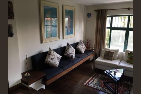 11_photo/94cfa70b4f.49c40a4e0c1b1036-ATLAS-200edebc-6371-4f6f-841d-5439f9afd32f.jpg de casa à venda com 4 quartos, 300m² em Colina (Caucaia do Alto), Cotia