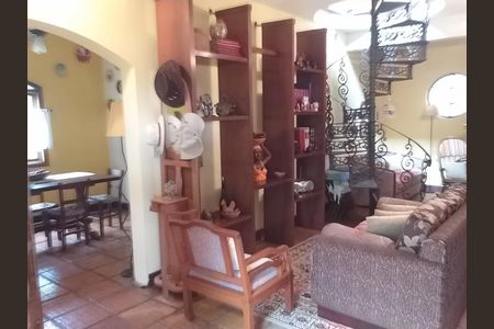 7_photo/94cfa70b6d.005b2c2c0d5e94b6-ATLAS-c791cefd-79fa-40da-8153-b33e4137630d.jpg de casa à venda com 4 quartos, 320m² em Colina (Caucaia do Alto), Cotia