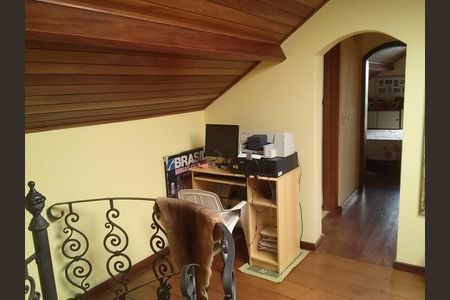 9_photo/94cfa70b6d.005b2c2c0d5e94b6-ATLAS-cd377e62-bc1a-498a-bf1c-50b45e9c32f9.jpg de casa à venda com 4 quartos, 320m² em Colina (Caucaia do Alto), Cotia