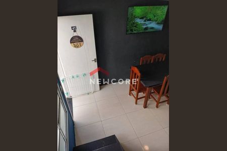5_photo/94cfa71c99.5a85c5bdfef41cf9-ATLAS-1b10b243-6a4c-4b30-831c-3d7267589f44.jpg de casa à venda com 2 quartos, 49m² em Chácara Tropical (Caucaia do Alto), Cotia