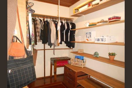 2_photo/94cfa7a0d5.c4a0bdba0b5cdebe-ATLAS-e4463c3d-b7ff-4eb1-a57e-961383c0abf5.jpg de casa à venda com 3 quartos, 376m² em Bosque dos Pereiras, Cotia