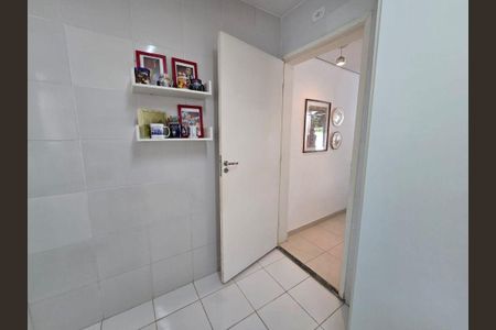 9_photo/94cfa7fae1.ce2c34e51951d6a4-ATLAS-5ee8b285-72bf-4d8b-8b3f-c8b0ff4f8bec.jpg de casa à venda com 2 quartos, 59m² em Jardim Santa Paula, Cotia