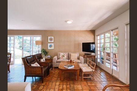 10_photo/94cfa8105f.97d17fef2ce51bab-ATLAS-38f5793b-edc4-46c5-bb09-eeb10e72ee9c.jpg de casa à venda com 6 quartos, 700m² em Tabuleiro Verde, Cotia