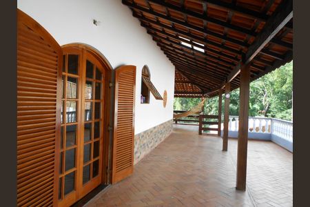 6_photo/94cfa81d03.0593c4c9f327431c-ATLAS-251cbdee-9e7f-4803-86c8-bc076bc2f4af.jpg de casa à venda com 3 quartos, 325m² em Jardim Santa Paula, Cotia