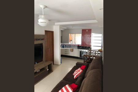 3_photo/94cfa9d421.0dba02f6e03a3679-ATLAS-7fc1df46-8a0b-4b0d-a2d8-6bea83c7b5c2.jpg de casa à venda com 2 quartos, 56m² em Recanto Arco Verde, Cotia