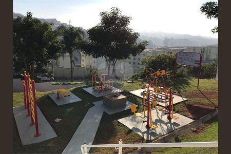 2_photo/94cfa9da19.94eccd8fc9add72f-ATLAS-a73c32c5-ed2a-4b44-bedf-95d1e5f9e3c8.jpg de casa à venda com 2 quartos, 65m² em Jardim Petropolis, Cotia