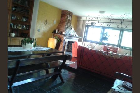 5_photo/94cfa9e2a5.6ba4ef9df26df2e3-ATLAS-3bba015d-6094-4f7d-a002-183e421d83f7.jpg de casa para alugar com 3 quartos, 300m² em Recanto dos Victor's, Cotia